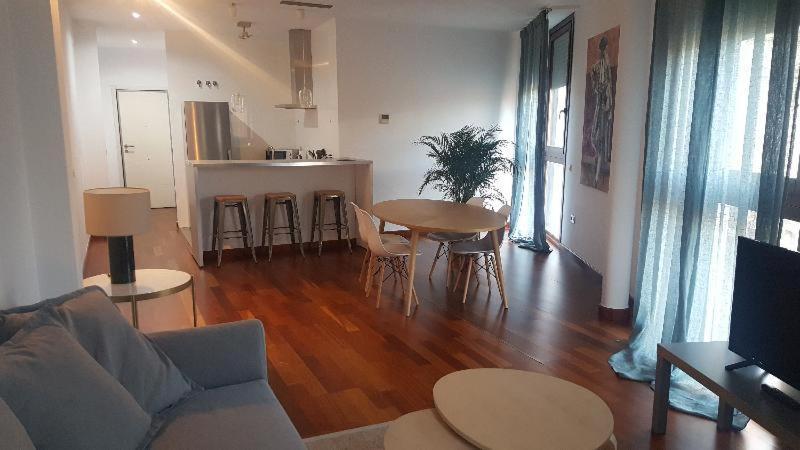 Azz Sevilla Torre De La Plata Apartamentos Стая снимка