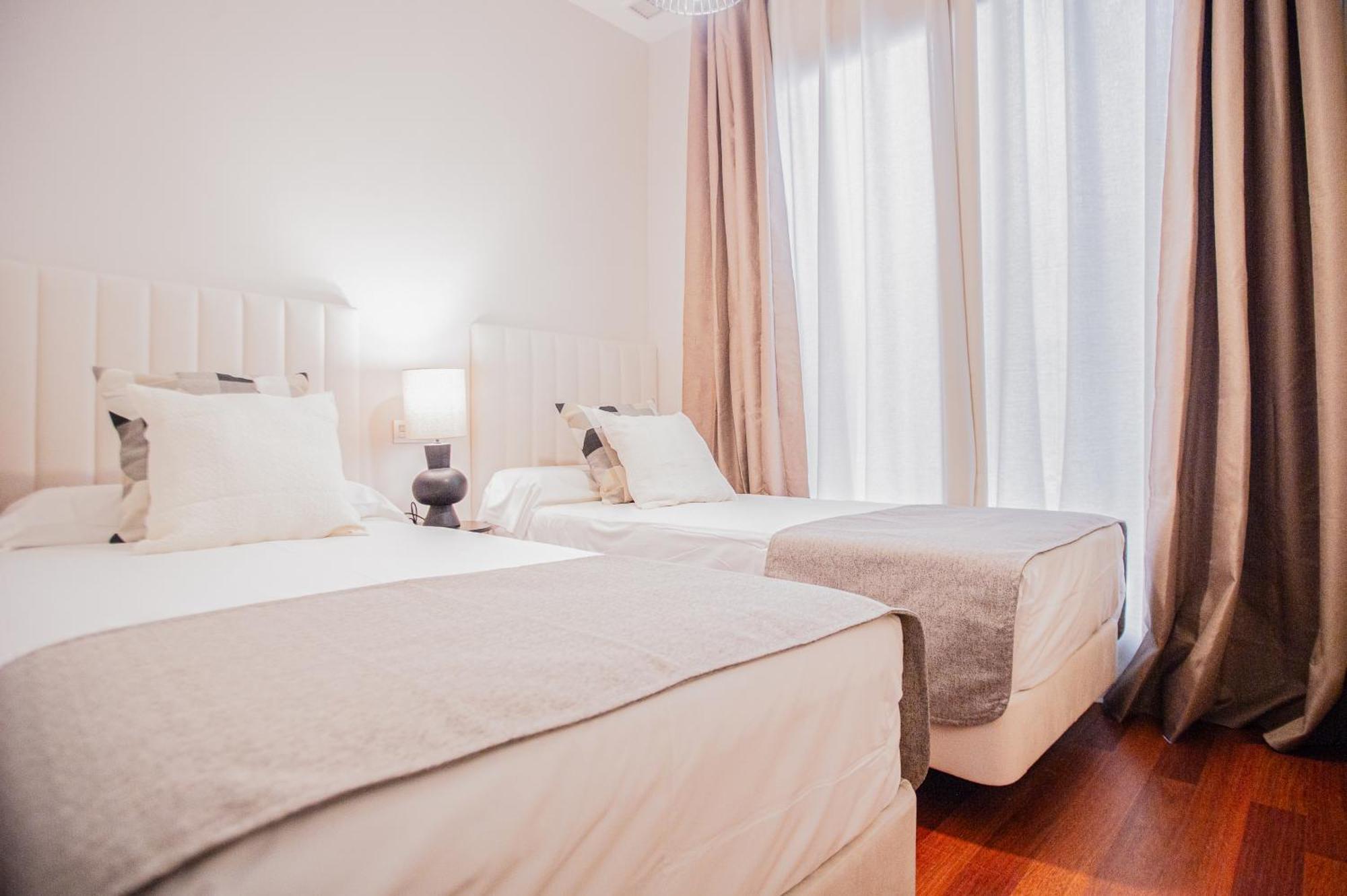 Azz Sevilla Torre De La Plata Apartamentos Екстериор снимка