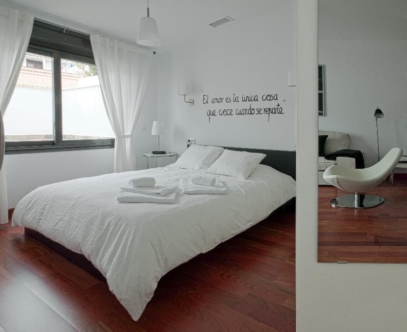 Azz Sevilla Torre De La Plata Apartamentos Екстериор снимка